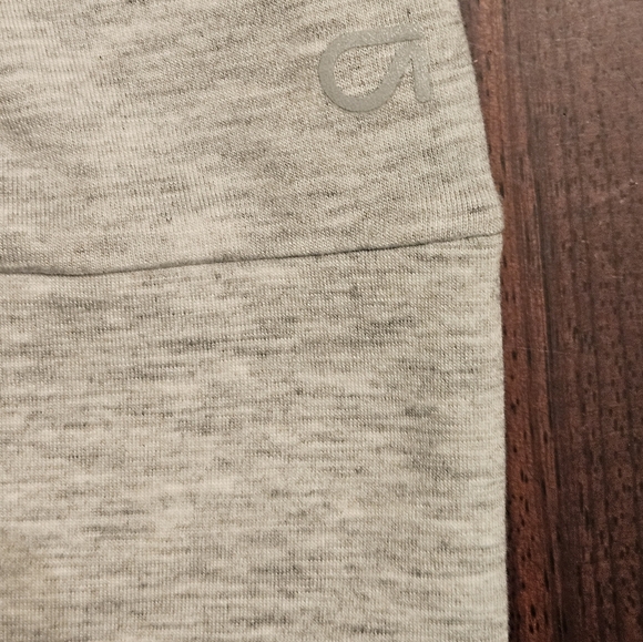 Gap Fit Light Gray Lightweight Cropped Boxy Pullover Hoodie Thumb Holes M EUC - Picture 10 of 11